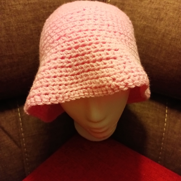Crochet Handcrafted pink hat - Picture 3 of 4